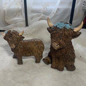 Highland set of 2 cows with flowers table decor
